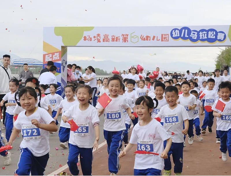 “杨马”将至！幼儿园里的迷你马拉松开跑啦！